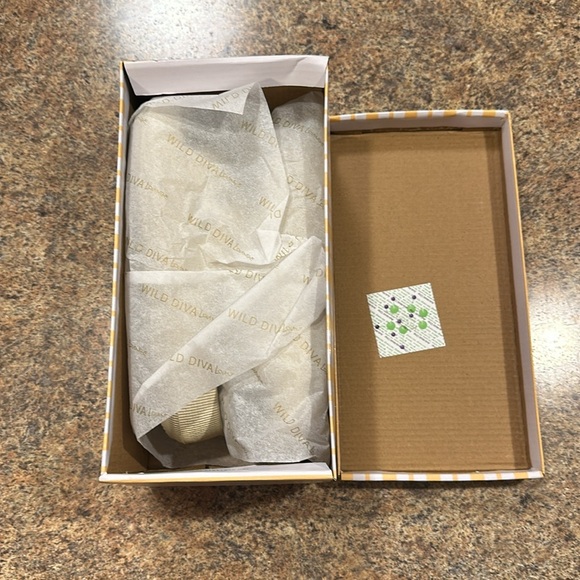 Wild Diva Lounge Maura Strap Sandals Size 6  Beige Open Toe Slip On Style - Picture 12 of 12